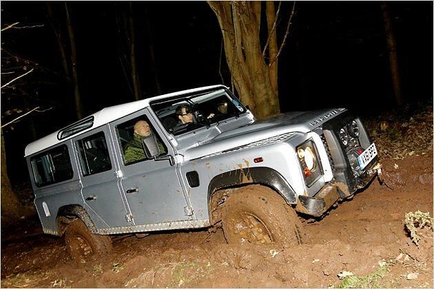 Hier gut zu sehen: Der schwarze Lufteinlass liegt auf der Beifahrerseite hinter dem Kotflügel