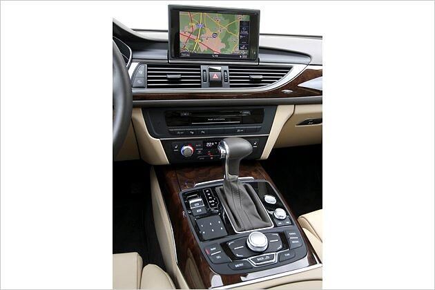 Die stufenlose multitronic ersetzt gegen 2.200 Euro Aufpreis das Sechsgang-Schaltgetriebe