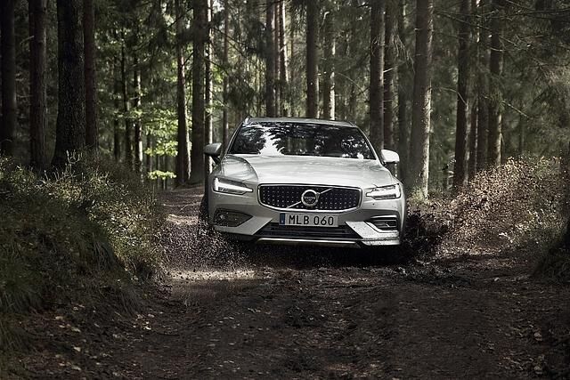 Volvo V60 Cross Crountry 2019 - zunächst nur als 190 PS starker D4-Motor im Angebot