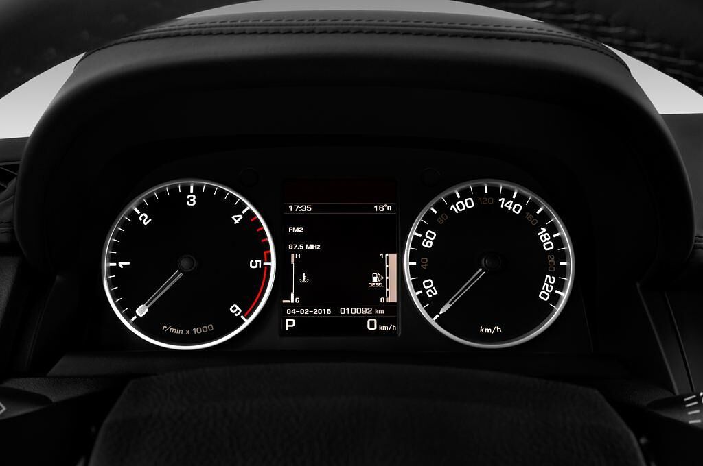 Land Rover Discovery (Baujahr 2016) HSE 5 Türen Tacho und Fahrerinstrumente