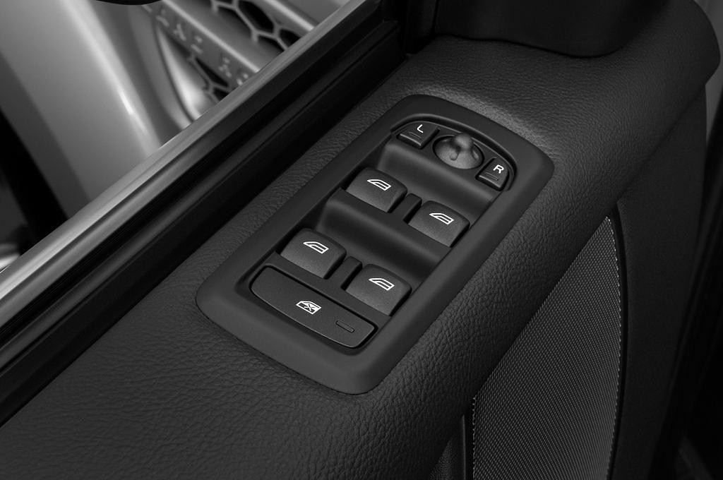 Land Rover Discovery 4 (Baujahr 2010) S 5 Türen Bedienungselemente Tür