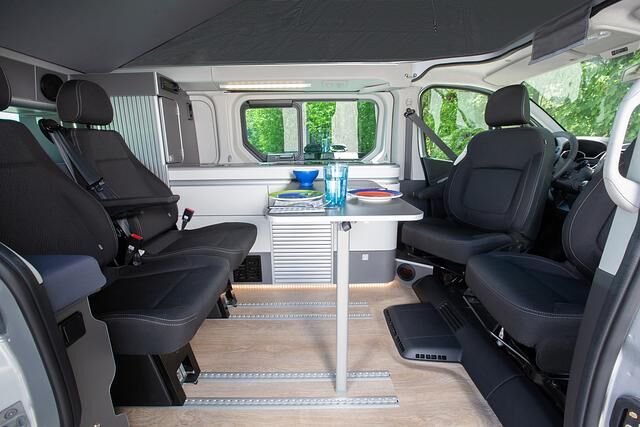 Der Tisch wird einfach eingehakt