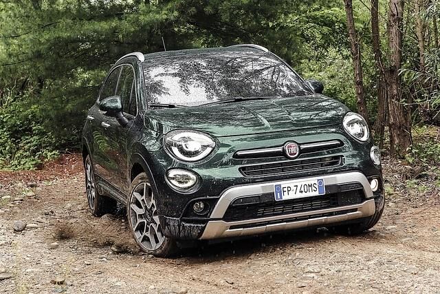 Fiat 500X Cross mit Unterfahrschutz für den imaginären Ausflug ins Gelände