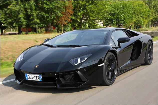 Mehr Hingucker geht kaum: Der Lamborghini Aventador LP700-4 in der Nähe von seinem italienischen Entstehungsort Sant'Agata Bolognese