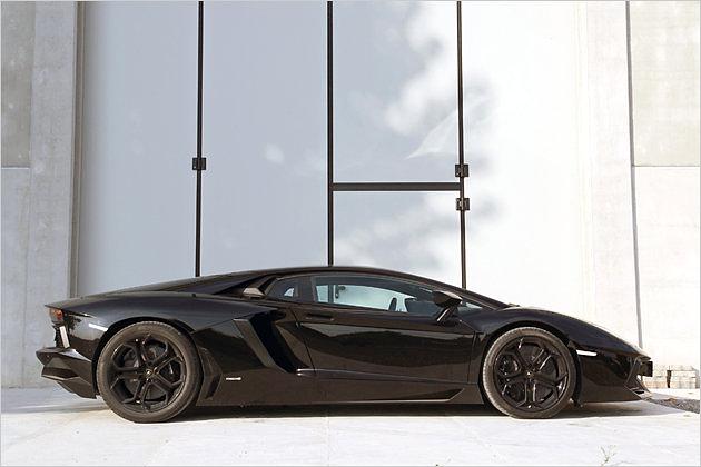 Zwei Personen finden in dem 4,80-Meter-Sportler Platz