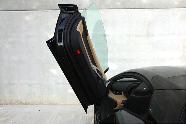 Dick wie eine Panzerschrank-Tür: Die Schwingen des Aventador