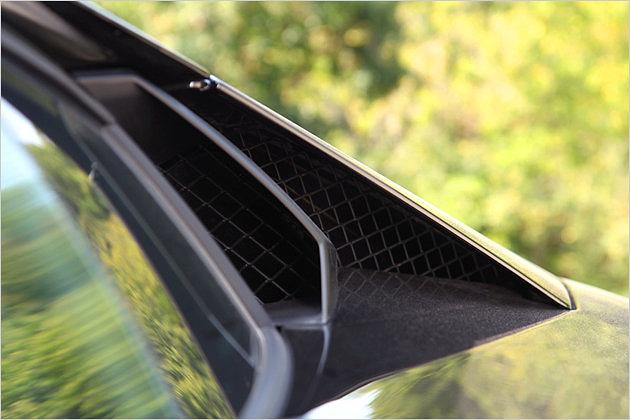 Auch im oberen Bereich des Hecks saugt der Aventador Kühlluft ein