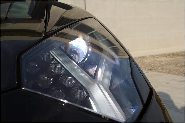 Einzigartiger Blick: Die Frontscheinwerfer des Aventador