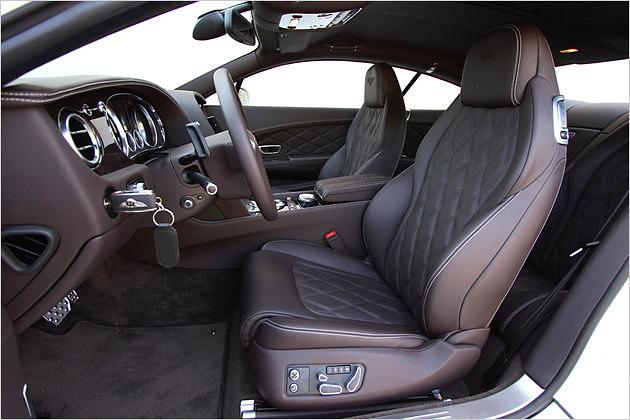 Bequem und vielfach verstellbar: Die Sessel für Fahrer und Beifahrer