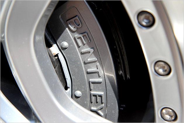 Packt ordentlich zu: Die Bremsanlage des Continental GT