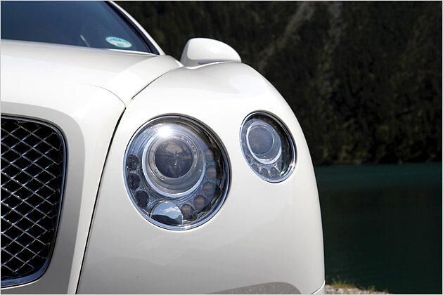 Die Doppelscheinwerfer verleihen dem Continental GT ein markantes Gesicht