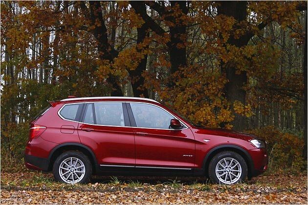 Im Profil fallen die großen Fenster auf