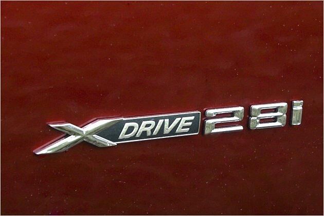 Die Zeiten, als man bei BMW von der Typenbezeichnung auf den Motor schließen konnte, sind vorbei: xDrive28i steht für ein Dreiliter-Triebwerk