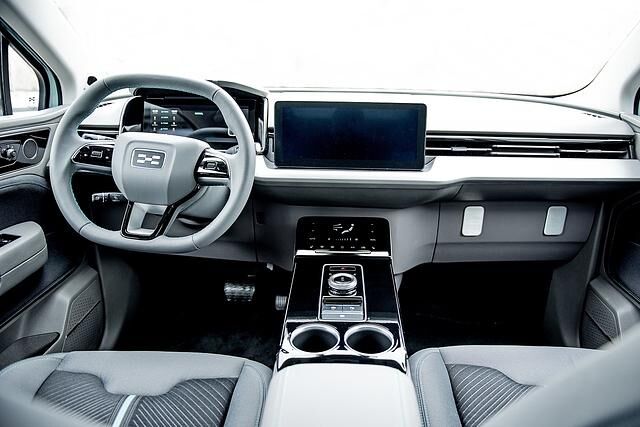 Aufgeräumt, modern eingerichtet: Der Arbeitsplatz im Aiways U5 