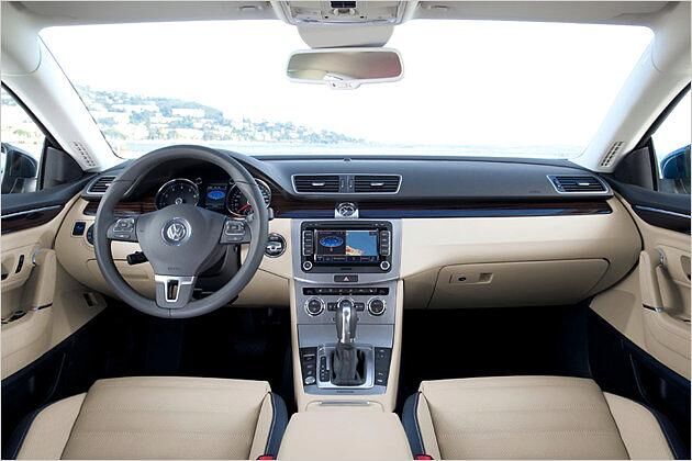 CC-Kunden können aus diversen Stoffen, Hölzern und Farben wählen