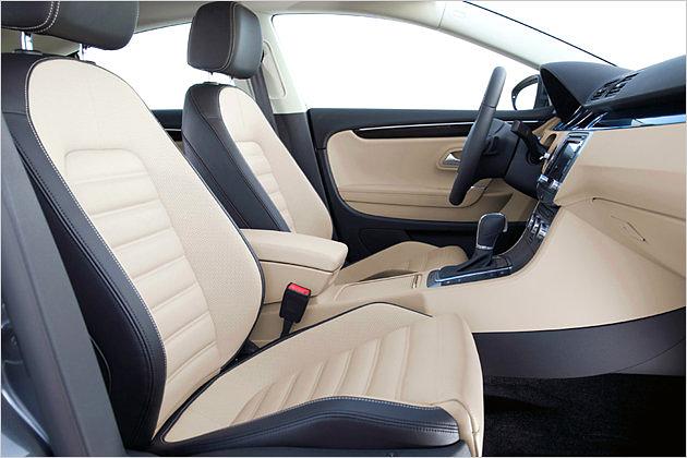 Gut konturierte Sportsitze