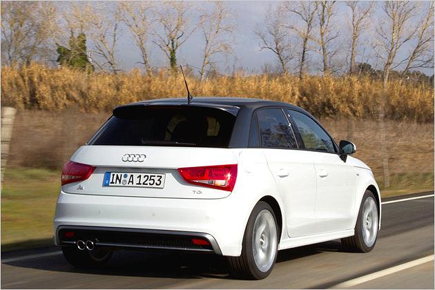 Mit bloßem Auge nicht zu erkennen: Das Dach liegt liegt geringfügig höher und wurde ein Stück weiter nach hinten gezogen als beim Dreitürer