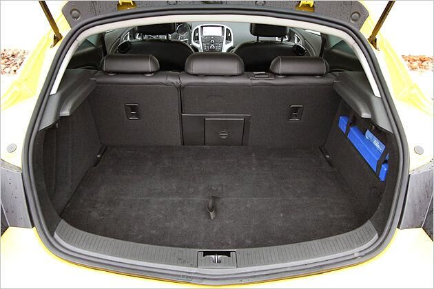 Im normalen Zustand passen bis zu 380 Liter Gepäck in den Kofferraum des GTC