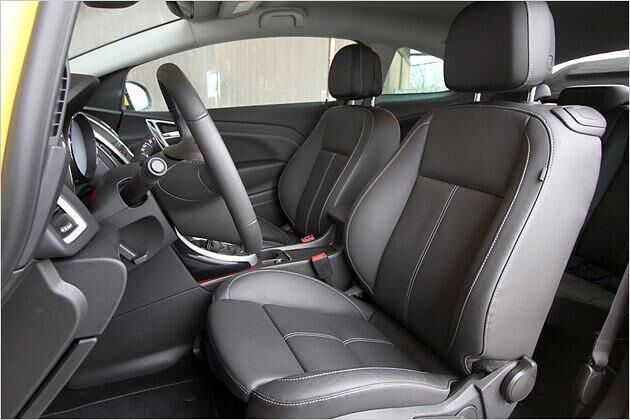 Optional gibt es den GTC auch mit Sportledersitzen