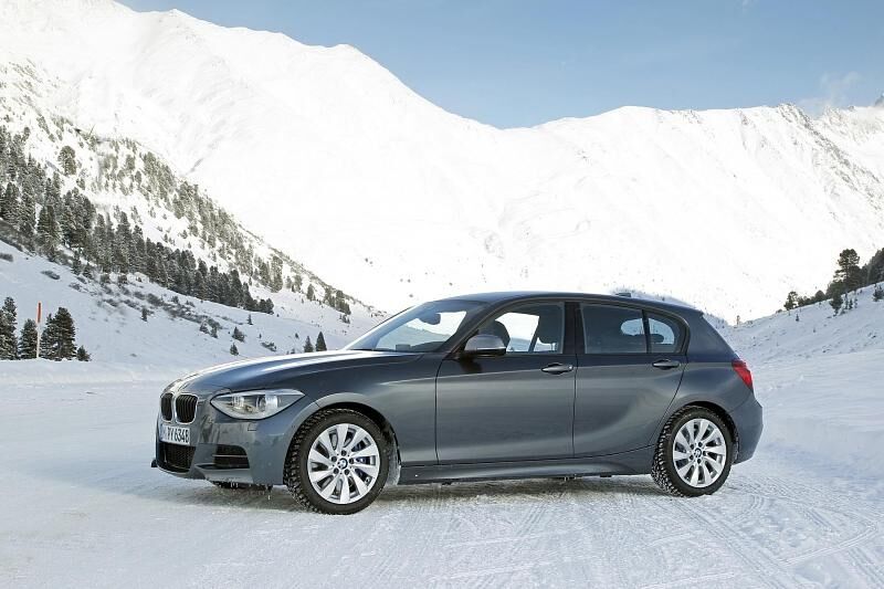 Sicherheit: Airbag für Fahrer und Beifahrer, Kopfairbag vorn und hinten, Seitenairbag für Fahrer und Beifahrer.