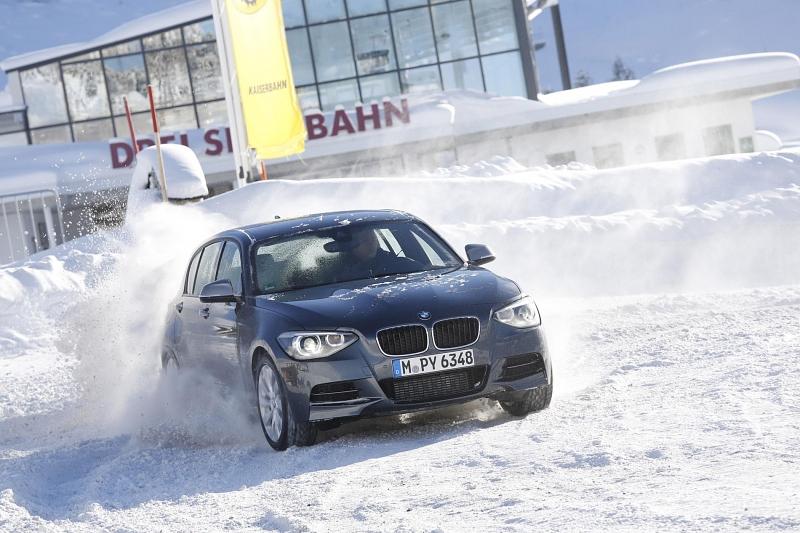 Dann verteilt die Elektronik das Drehmoment abhängig von der Fahrsituation.