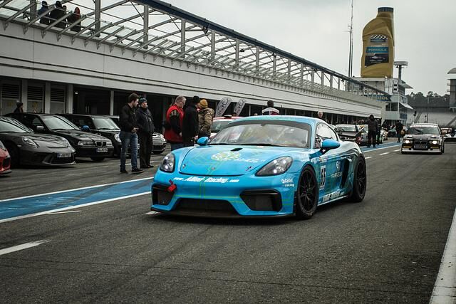 Der GT4-Kundensportrennwagen aus Zuffenhausen geht mit dem 982er-Modell in die zweite Generation
