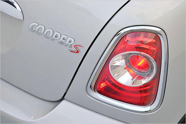 Mit der Cooper-S-Motorisierung spurtet der Kleine in 7,0 Sekunden von null auf 100 km/h