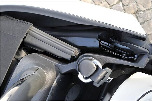 Wild: Das offen in einem Schacht liegende Verdeck-Gestänge (Blick von oben)