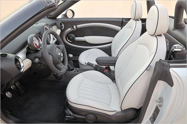 Der Entfall der zweiten Sitzreihe sorgt beim Roadster für üppige Platzverhältnisse