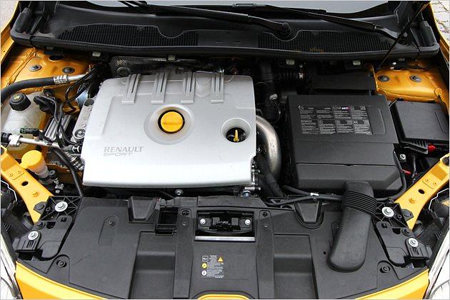 Den Antrieb übernimmt ein Zweiliter-Turbobenziner mit 265 PS