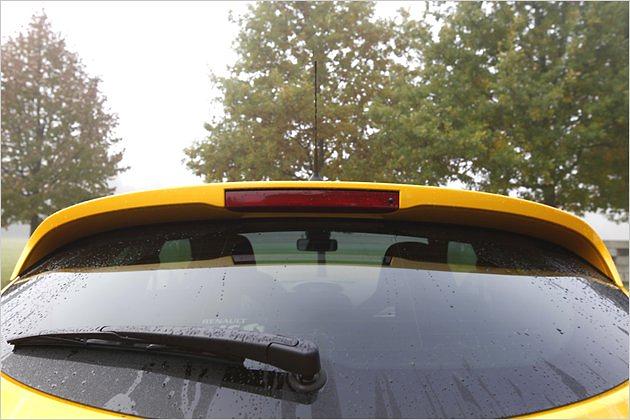 Üppiger Dachspoiler