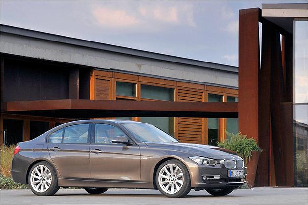 Kurze Überhänge und flach nach vorne abfallende Motorhaube