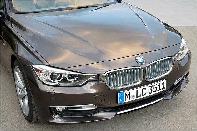 Die "Modern Line" ist an Zierleisten in satiniertem Aluminium zu erkennen