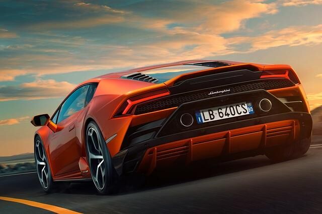 Das Heck des Huracán Evo bietet ein besseres Aerodesign und neue Auspuffendrohre