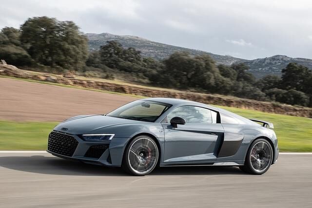 Sowohl die normale Servolenkung als auch die variable Dynamiklenkung arbeiten spürbar gefühlvoller und verbindlicher als bisher