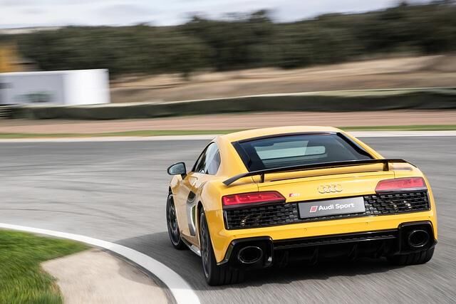 Künftig werden die Abgase des Audi R8 von einem Partikelfilter gereinigt