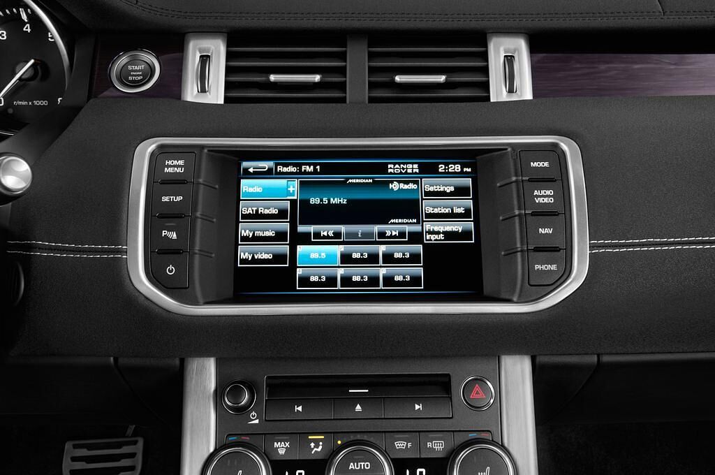 Land Rover Range Rover Evoque (Baujahr 2012) Dynamic 5 Türen Radio und Infotainmentsystem