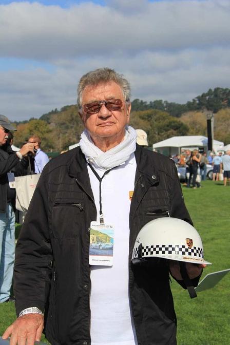 Race Car Classic. Hans Herrmann mit dem Helm von Jean 
Behra.