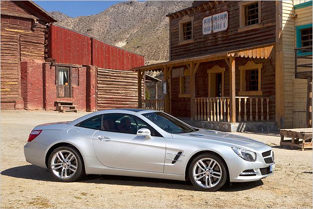 Mit geschlossenem Dach wird der SL zu einem schnittigen Coupé