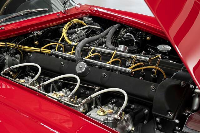 Der Reihensechszylinder hat im neuen DB4 GT Zagato Continuation 4,7 statt der 3,7 Liter Hubraum im historischen Vorbild