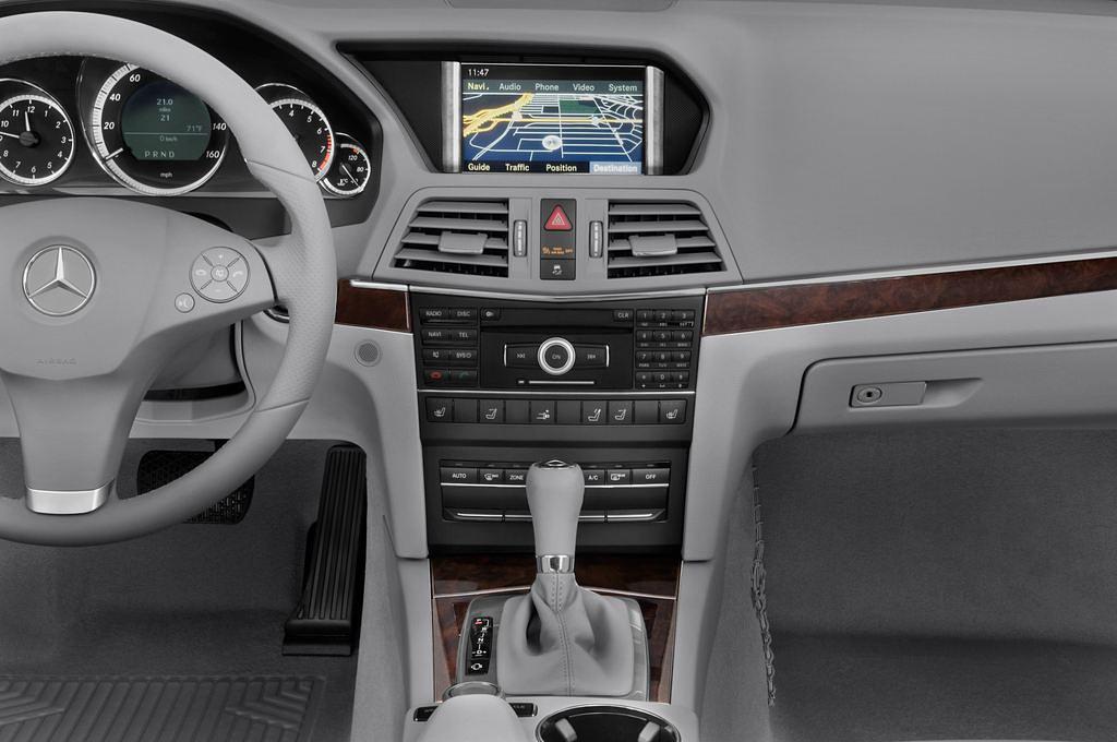 Mercedes E-Class (Baujahr 2010) - 2 Türen Mittelkonsole