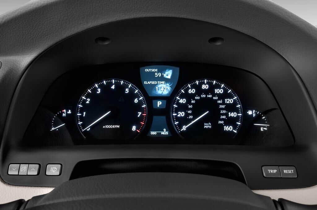 Lexus Ls (Baujahr 2010) 460 L 4 Türen Tacho und Fahrerinstrumente
