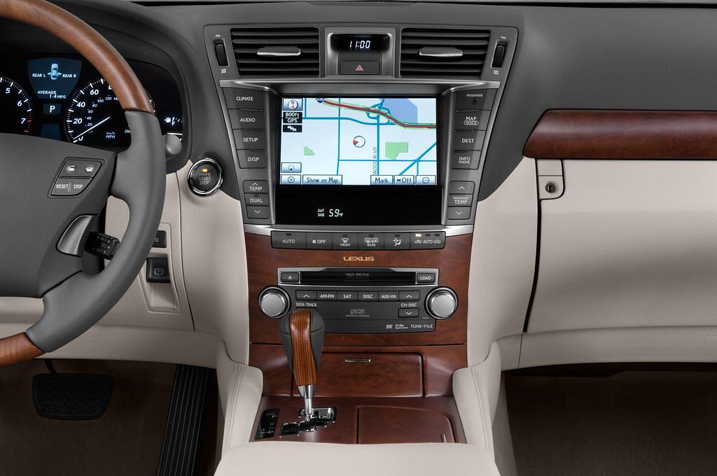 Lexus Ls (Baujahr 2010) 460 L 4 Türen Mittelkonsole