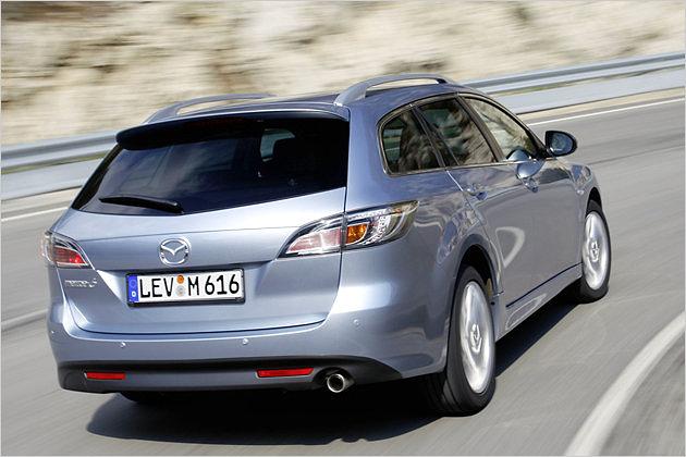 Die Kombi-Version des Mazda 6 ist mit einem schnittig geformten Heck unterwegs