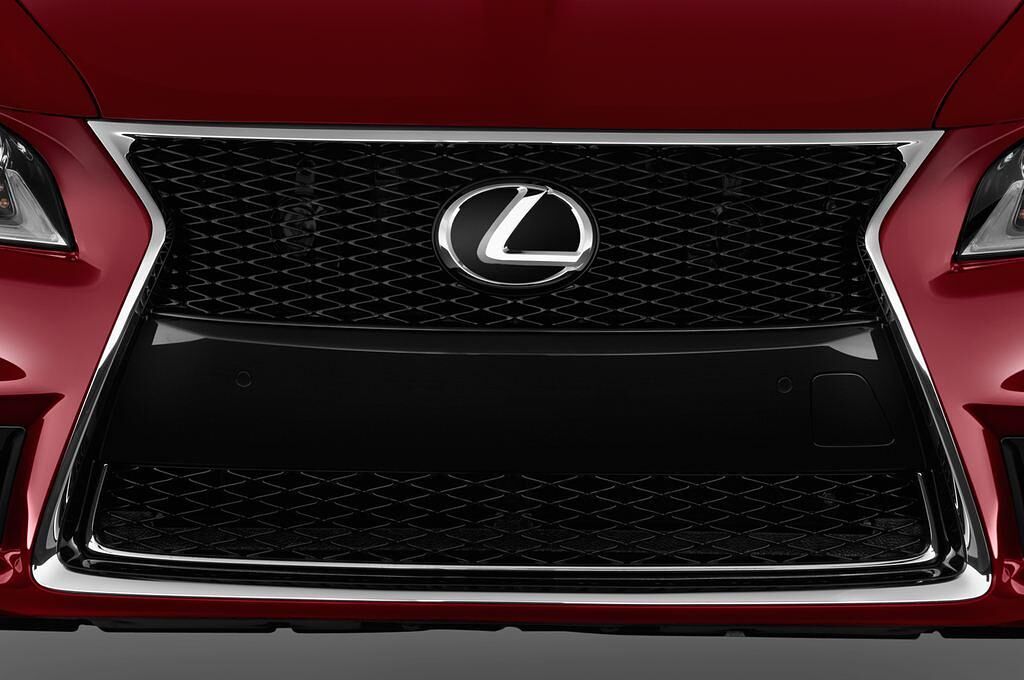 Lexus Ls (Baujahr 2013) F Sport 4 Türen Kühlergrill und Scheinwerfer