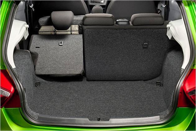 Nach Umlegen der Rücksitzlehnen entsteht eine Stufe