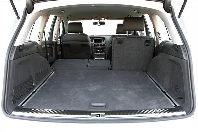 Wenn nur ein Teil der Rücksitzbank umgeklappt ist, kann wenigstens noch ein dritter Passagier mitfahren