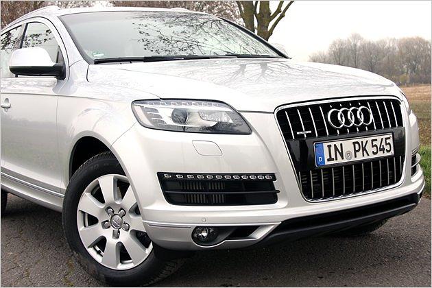 Beim Q7 sind die Blinkleisten über dem Lufteinlass untergebracht