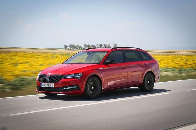 Die Modellpflege des Skoda Superb ist äußerlich überschaubar