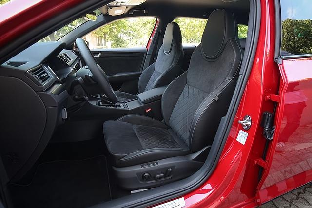 Die Sitzposition ist vergleichsweise hoch und gewährt einen guten Überblick